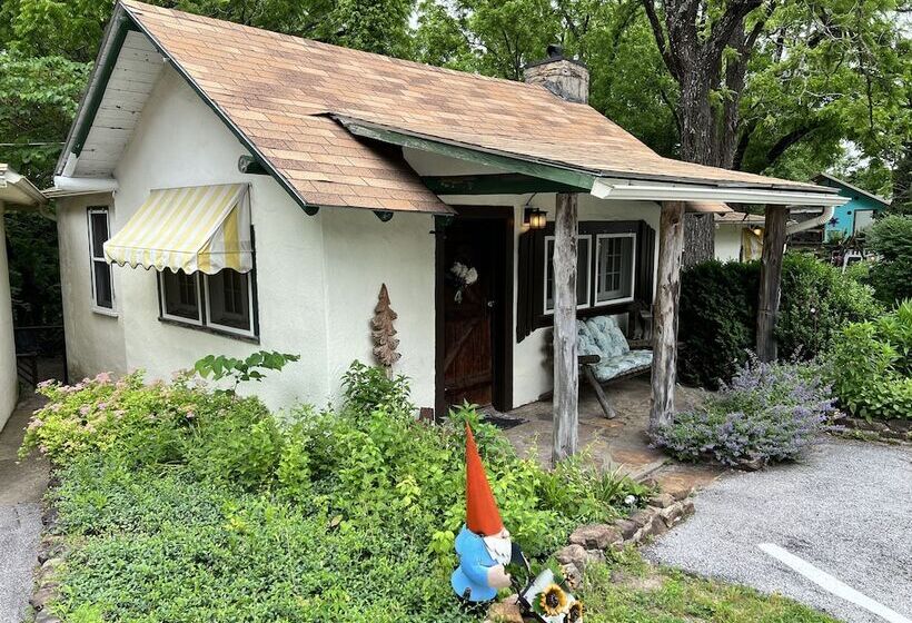 هتل Sherwood Court Cottages & Guest Rooms