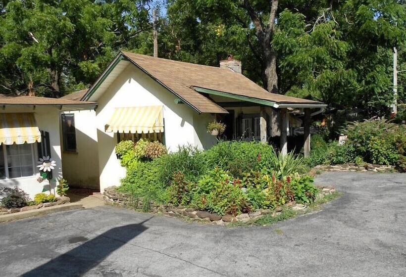 هتل Sherwood Court Cottages & Guest Rooms