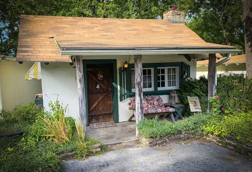 هتل Sherwood Court Cottages & Guest Rooms