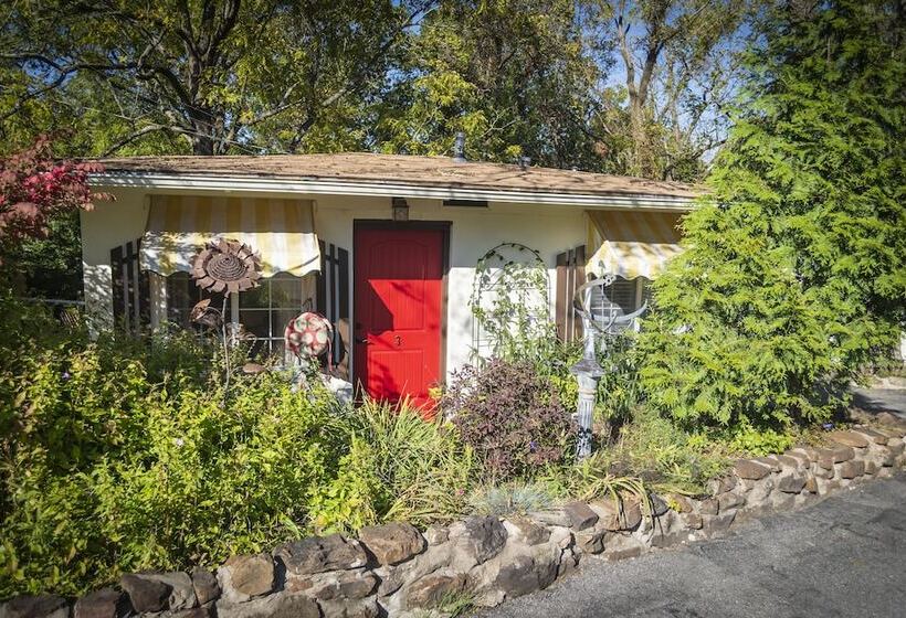 هتل Sherwood Court Cottages & Guest Rooms