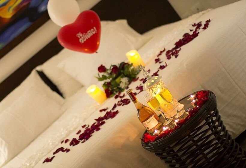 هتل Titanium Plaza