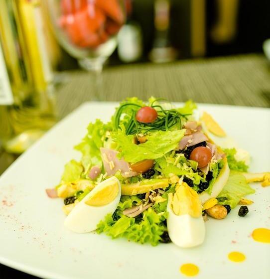 هتل Titanium Plaza