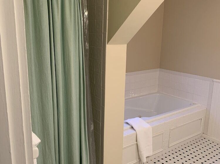 Lovett S Inn And Restaurant