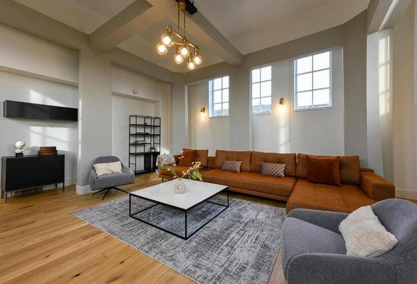 12a, Luxe & Uniek Bioscoopzaal Terras Uitzicht