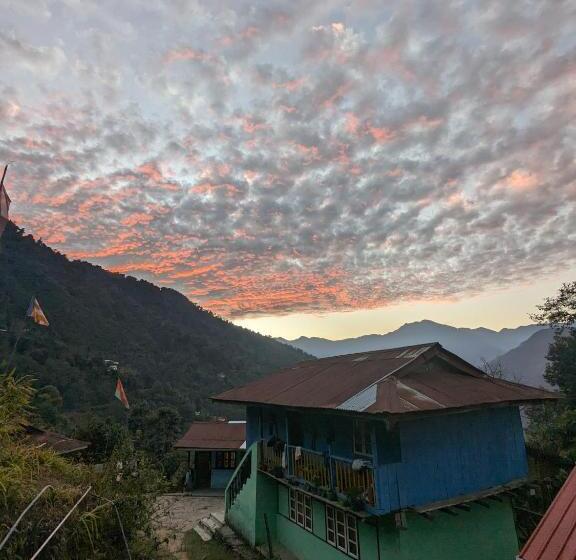 فندق صغير Wake In Himalayas