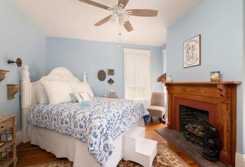 تختخواب و صبحانه Savannah Suite