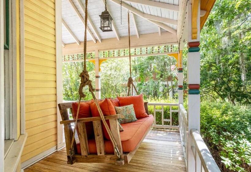 تختخواب و صبحانه Savannah Suite
