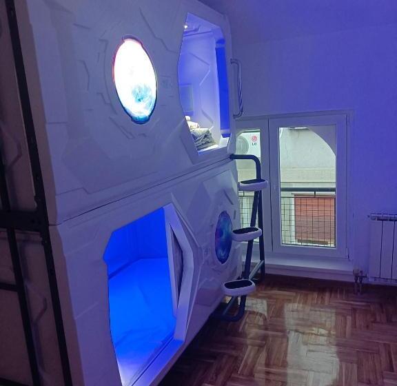 هتل کپسول Panda Victor Space Capsule Hostel Neo Nomad