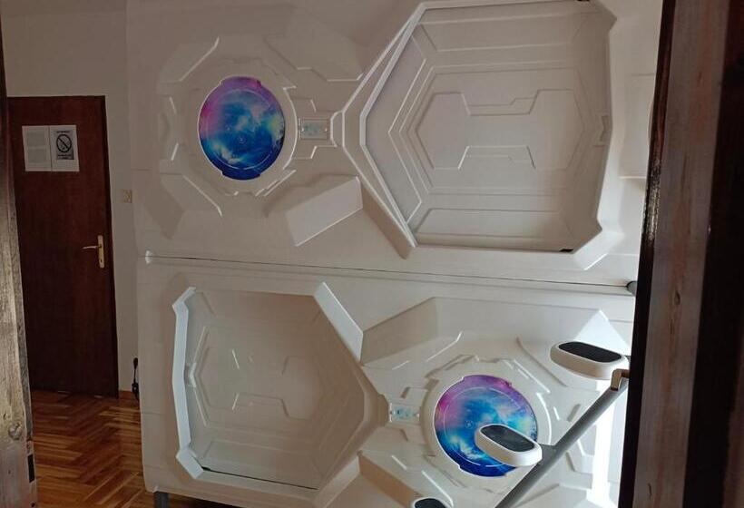 هتل کپسول Panda Victor Space Capsule Hostel Neo Nomad