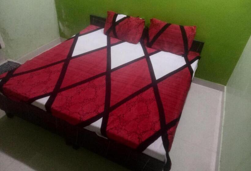 ホテル Helix    Rajpura    Budget Rooms For Family, Couples, Solo Travellers