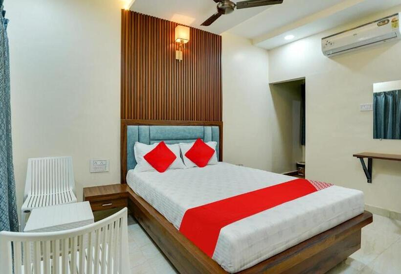 Отель Oyo Flagship Samruddhi Lodging