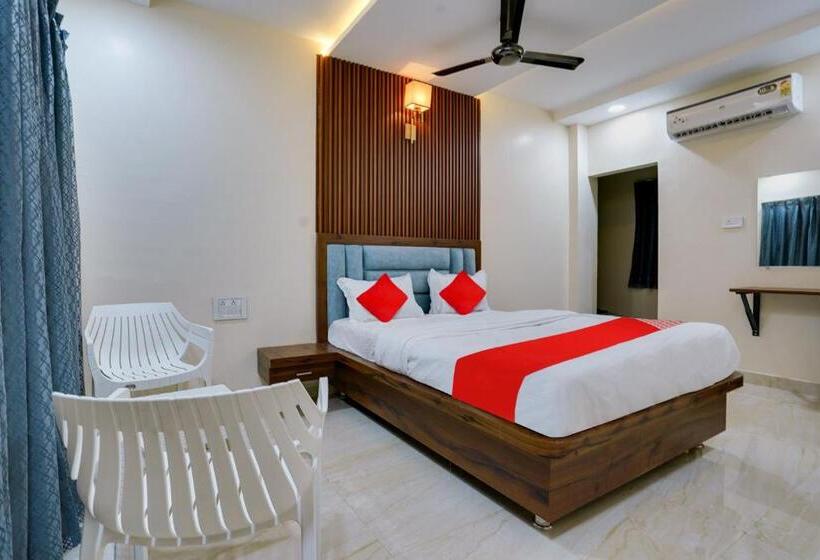 בית מלון כפרי Oyo Flagship Samruddhi Lodging