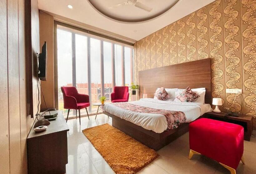 酒店 The Pearl, Zirakpur   A Luxury Family