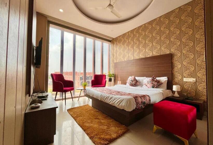 酒店 The Pearl, Zirakpur   A Luxury Family