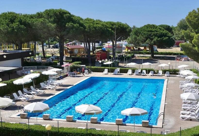 Isa Apartment 4 Beds With Private Outdoor Space In Residence With Swimming Pool In Marina Di Bibbona