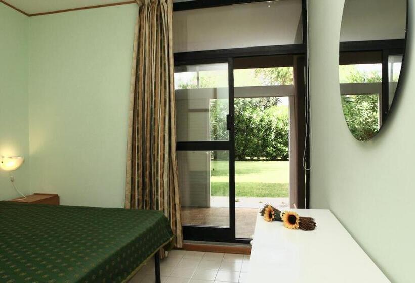 Isa Apartment 4 Beds With Private Outdoor Space In Residence With Swimming Pool In Marina Di Bibbona