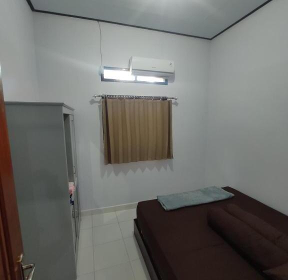 پانسیون Home Syariah Guest House Ampana