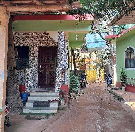 پانسیون Mantrastays