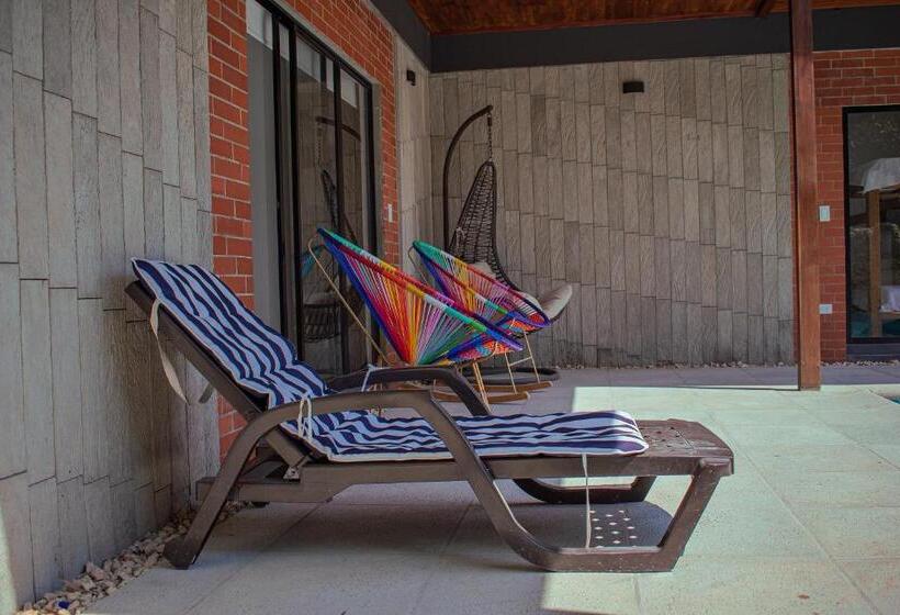 استراحتگاه Cabañas Mambo Beach