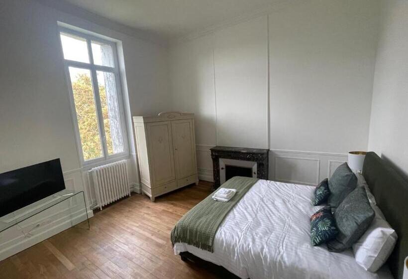 مبيت وإفطار Château De Respide