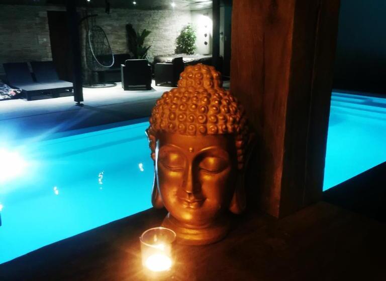 膳宿费 Logement Cosy Avec Piscine Et Jacuzzi Privatifs 4 étoiles