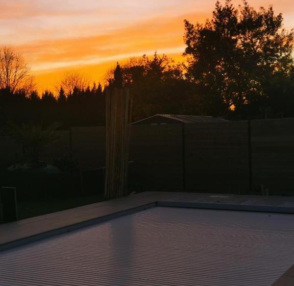 膳宿费 Logement Cosy Avec Piscine Et Jacuzzi Privatifs 4 étoiles