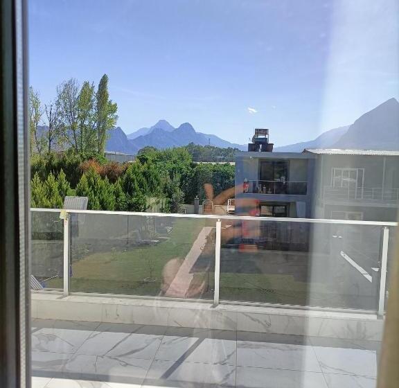 تختخواب و صبحانه Holistic Balance