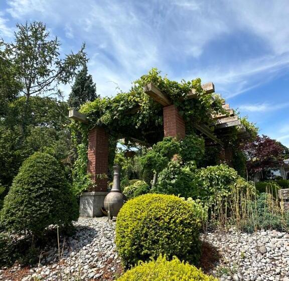 住宿加早餐  The Wind In The Willows   Luxury Lakefront Oasis