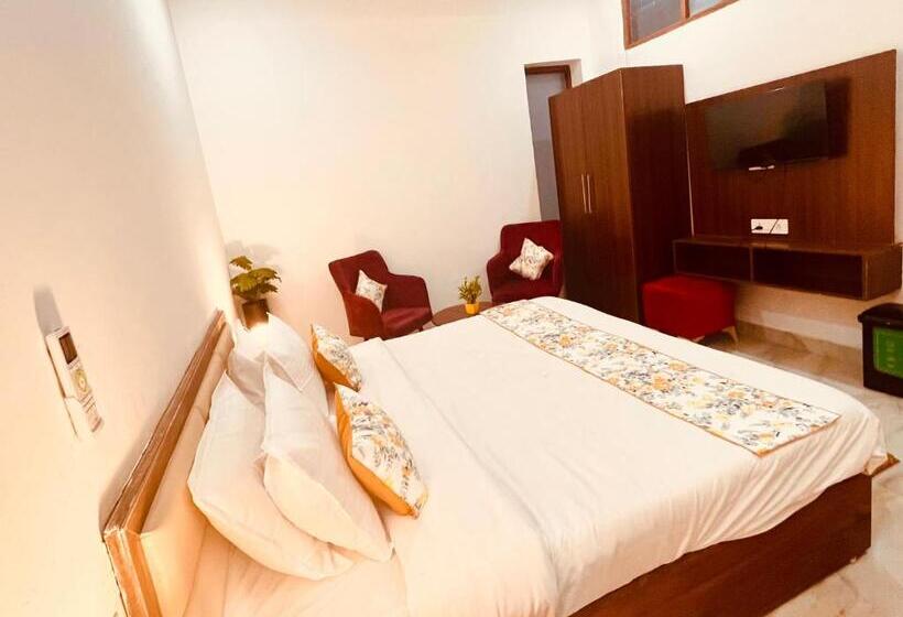 Elena Triple Lodge, Zirakpur   Hotel Of The Year