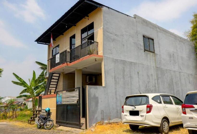 ホテル Oyo Life 92922 Kost Bu Mala 1 Syariah