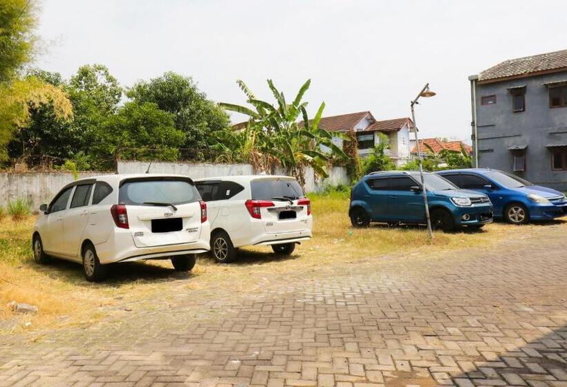 ホテル Oyo Life 92922 Kost Bu Mala 1 Syariah