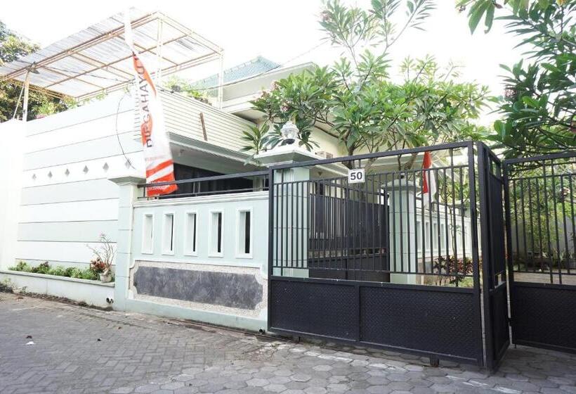 ホテル Oyo Life 93045 Kost Putra Bu Ketut