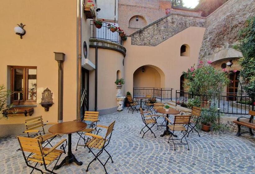 Red Lion Pub & Apartments Szentendre