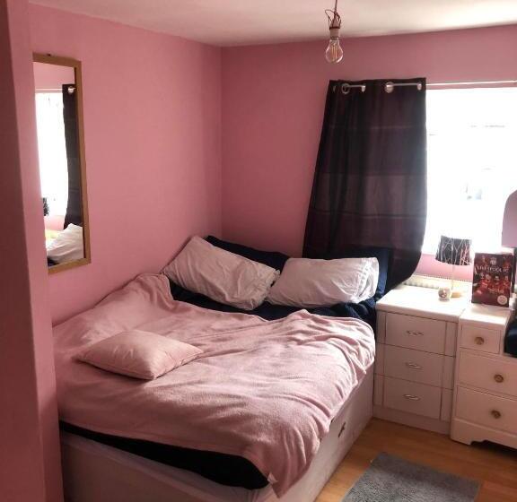 Bed and Breakfast Room In Town Centre