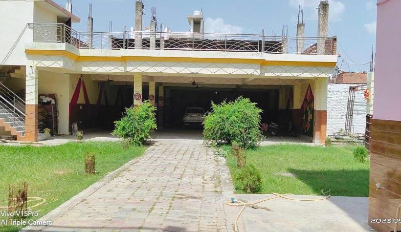 호텔 Oyo Shree Krishna Palace