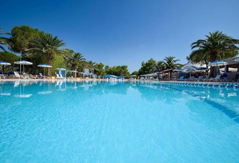 Isa Appartament Standard With Mezzanine, 4 Beds, Air Conditioning And Private Outdoor Area In Villag