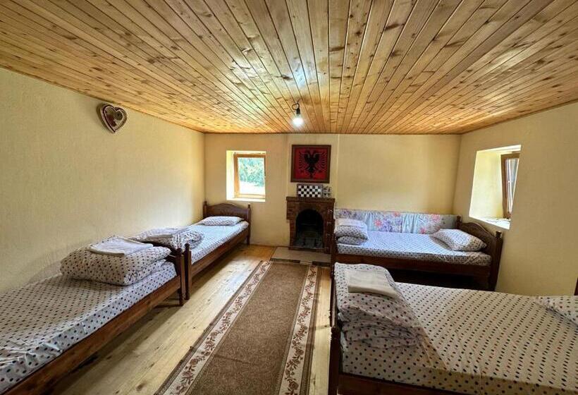 بنسيون Guest House Kukaj Bed & Breakfast