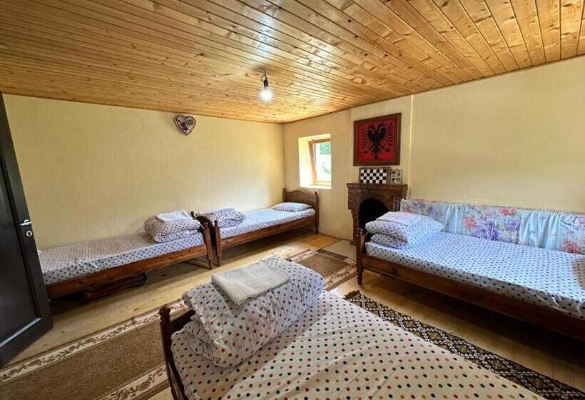 بنسيون Guest House Kukaj Bed & Breakfast