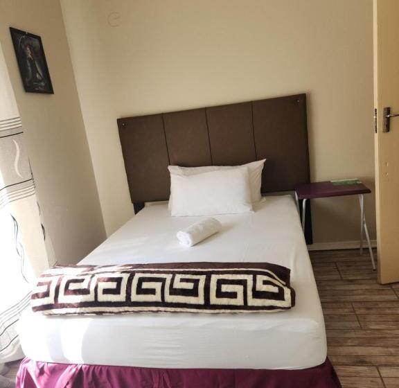 ペンション Hunters Nest Guest House Mafikeng