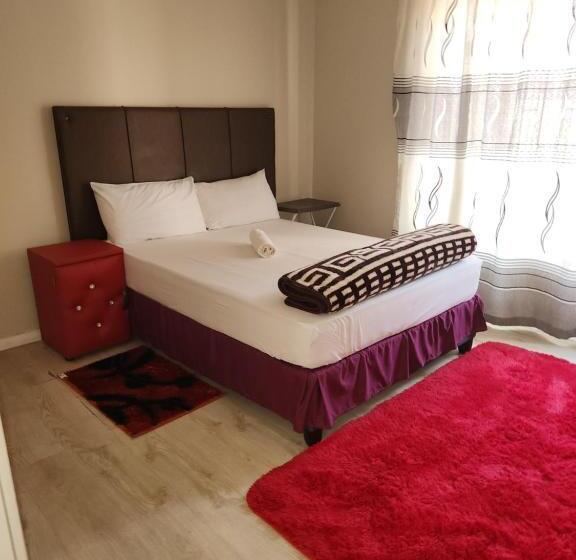 ペンション Hunters Nest Guest House Mafikeng