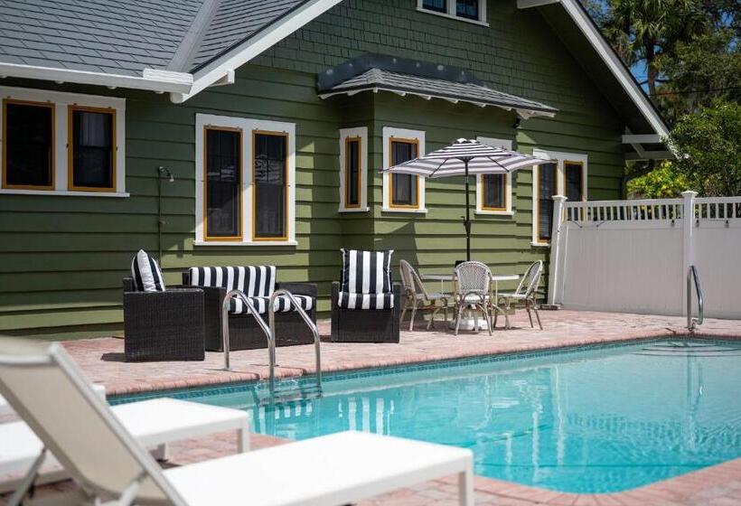 بنسيون Noi Nest Home + Pool + Suites