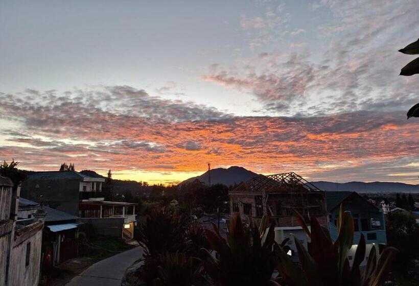 پانسیون Ron S Guest House Berastagi Backpacker Rooms