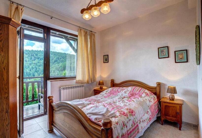 פנסיון The Pine Levochevo   Guesthouse And Coworking Space