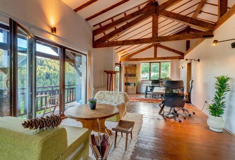 פנסיון The Pine Levochevo   Guesthouse And Coworking Space