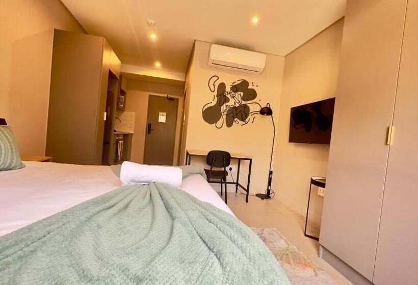 Trendy Sandton Apart Hotel With Electricity Backup