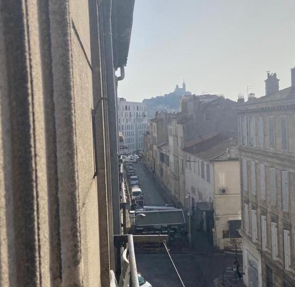 تختخواب و صبحانه Appartement Central De Caractère