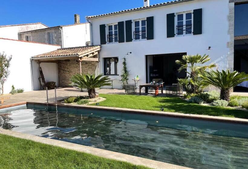 تختخواب و صبحانه Maisons 322   La Flamboyante