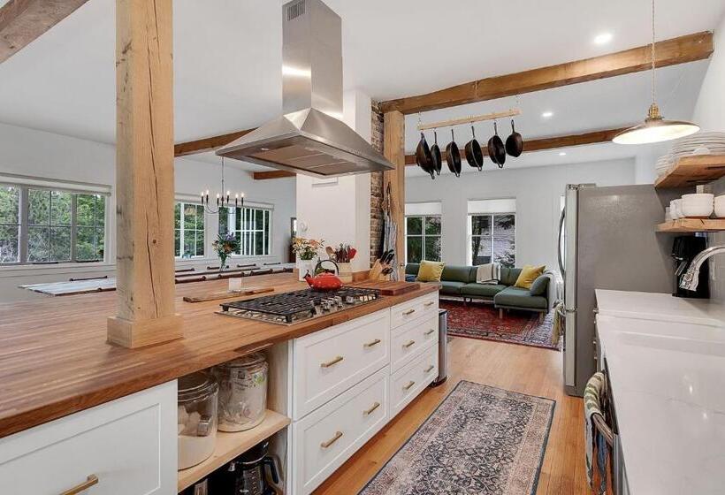 فندق Bryant Farm Limit 27 Farmhouse