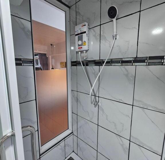 酒店 Happy Beach Jomtien Guesthouse