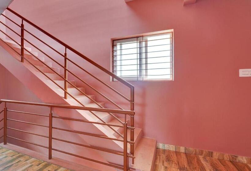 ホテル Oyo Flagship 81451 Surya Rooms